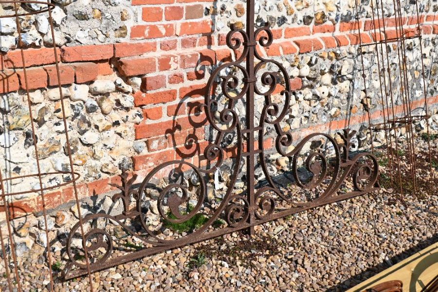 An antique scrolling wrought iron veranda support, 260 cm high - Image 3 of 3