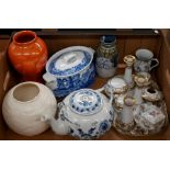 Mixed box of various ceramics