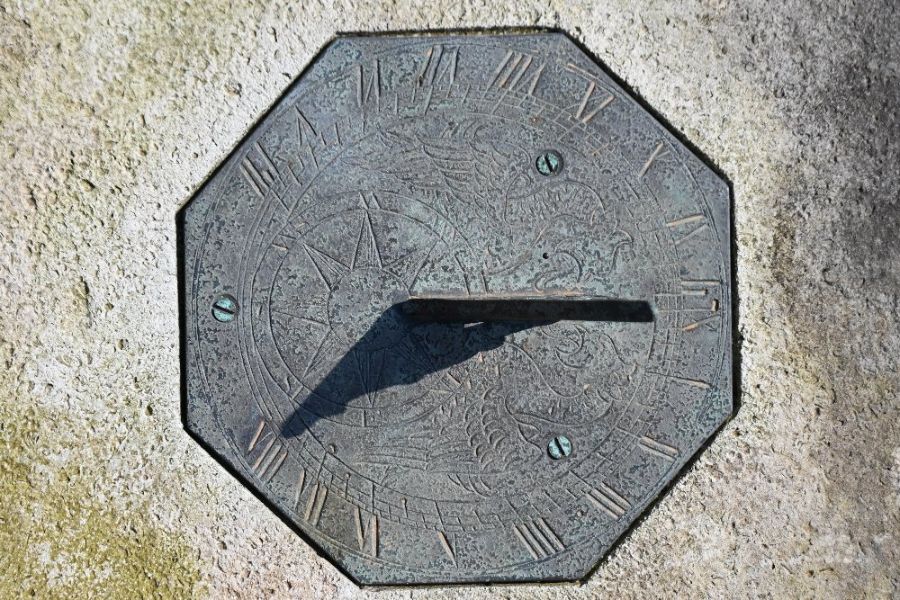 A cast weathered stone garden sundial, 73 cm high - Image 2 of 2