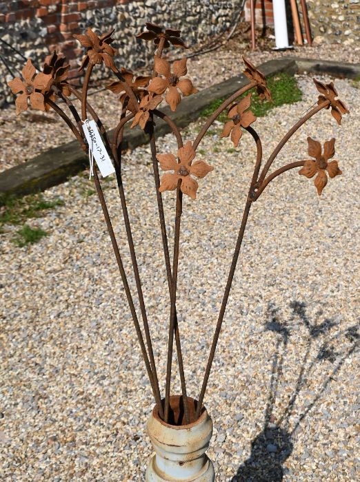 Five triple flower head weathered steel garden stakes, 147 cm