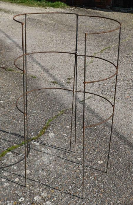 A pair of semi-circular weathered steel garden frames/screens 126 cm x 60 cm