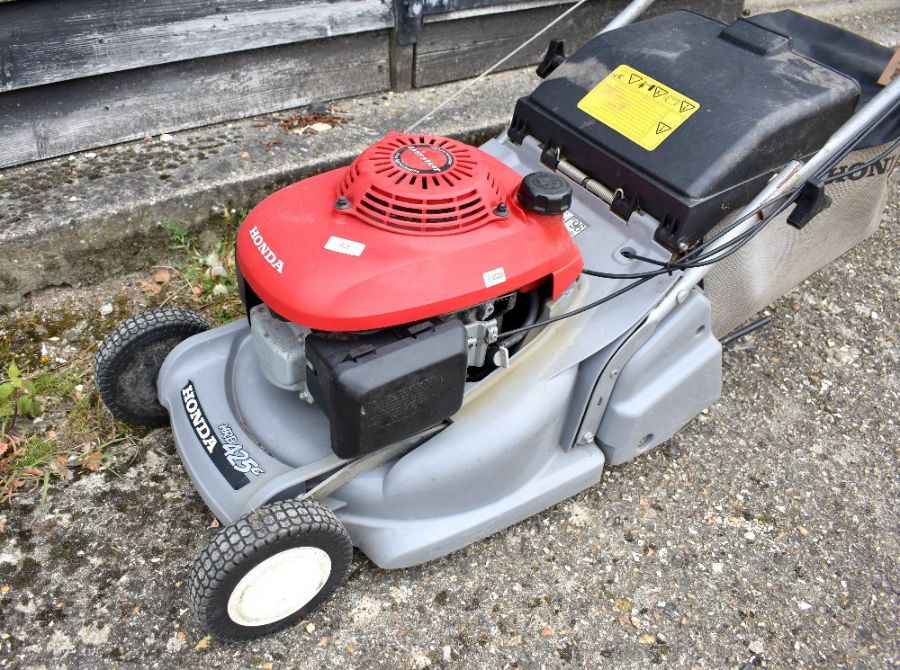 A Honda HRB425C petrol lawn mower - Image 2 of 2