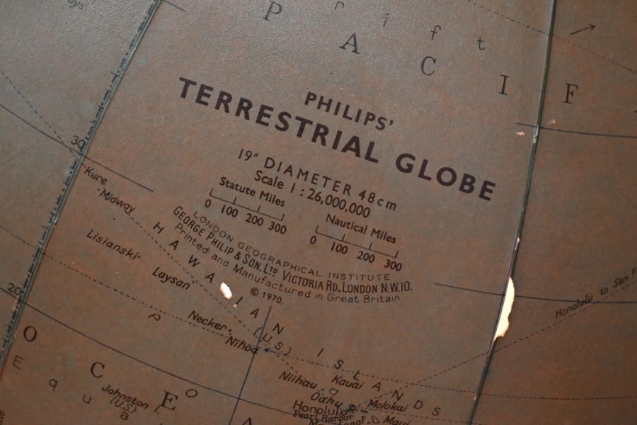 Phillips 19" terrestrial globe - Image 2 of 2