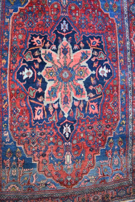 A fine antique Persian hand-made Bidjar carpet - Image 5 of 6