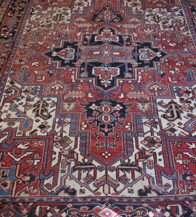 An old Persian Heriz carpet - Image 2 of 3