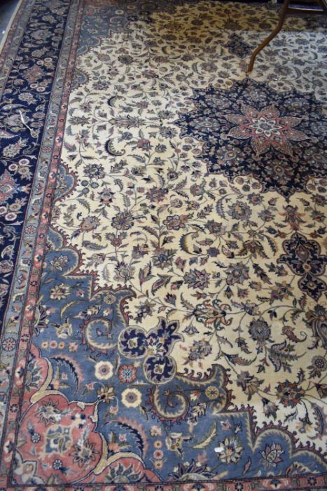 An old Indo-Persian Tabriz carpet - Image 2 of 4