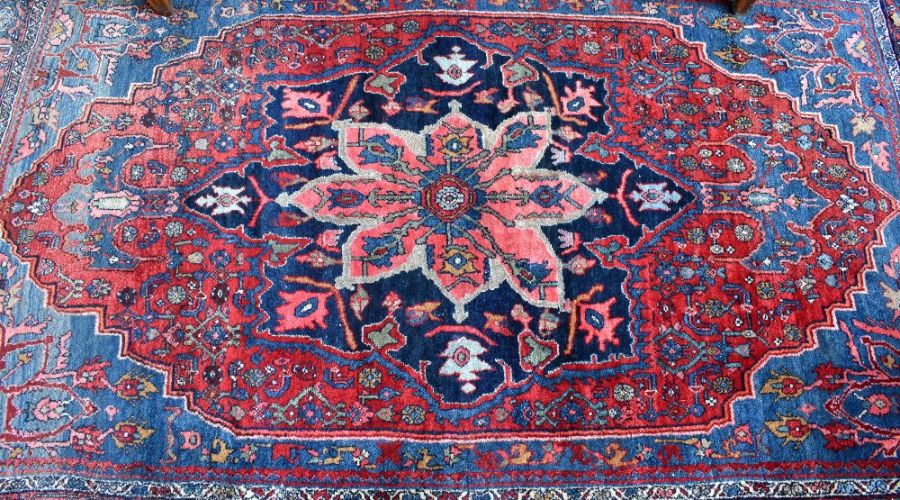 A fine antique Persian hand-made Bidjar carpet - Image 2 of 6