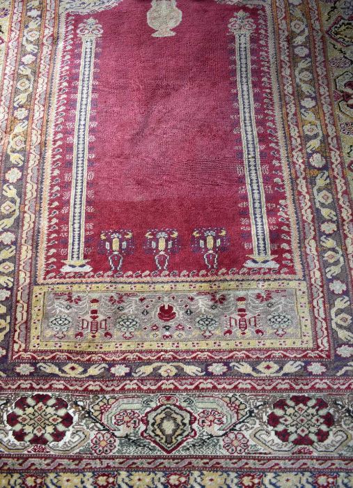 An antique Anatolian Mihrab design prayer rug - Image 3 of 3