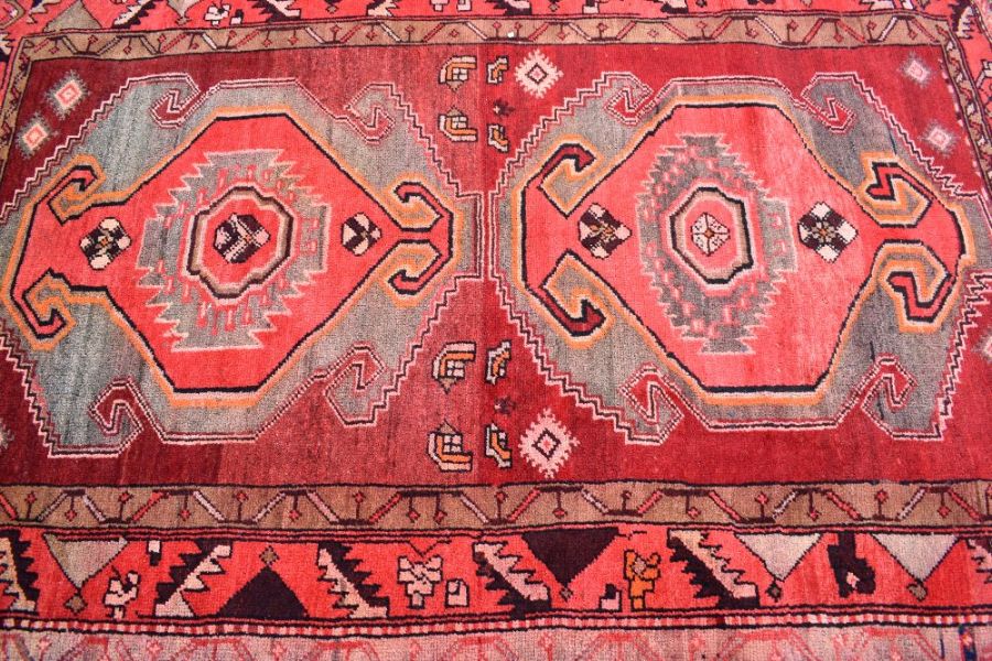 A contemporary Persian Tafresh rug - Image 2 of 3