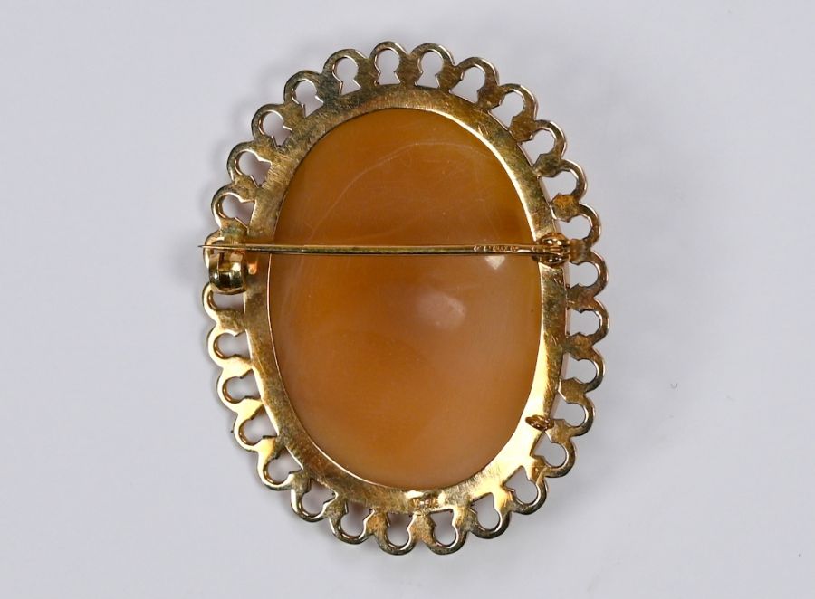 A oval cameo brooch - Image 2 of 4