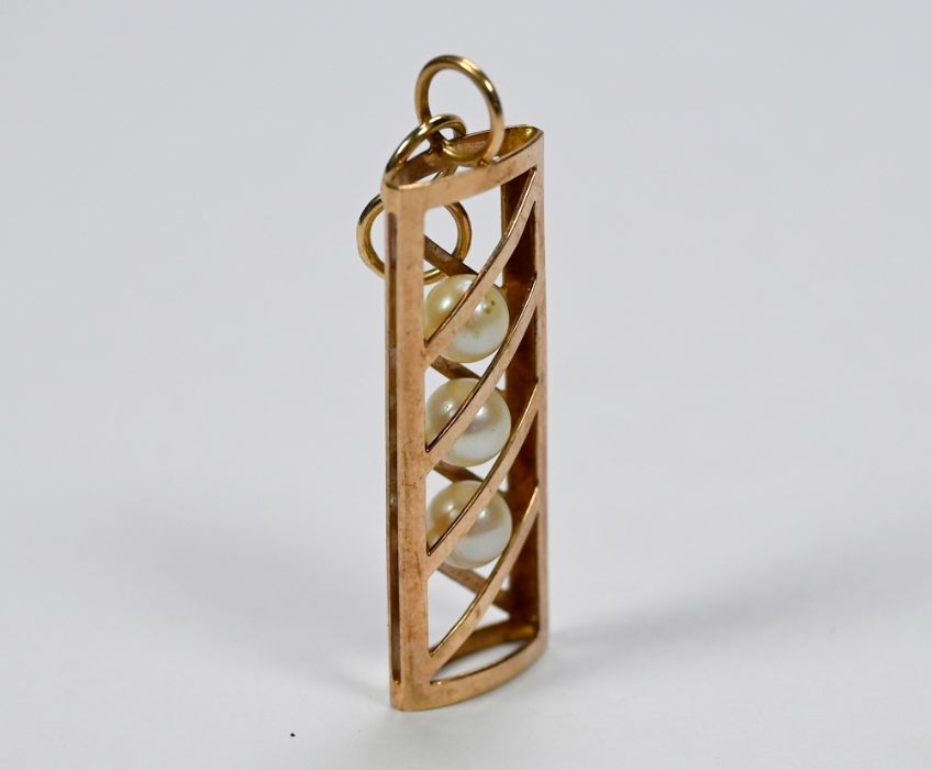 A 9ct yellow gold cagework pendant - Image 4 of 8