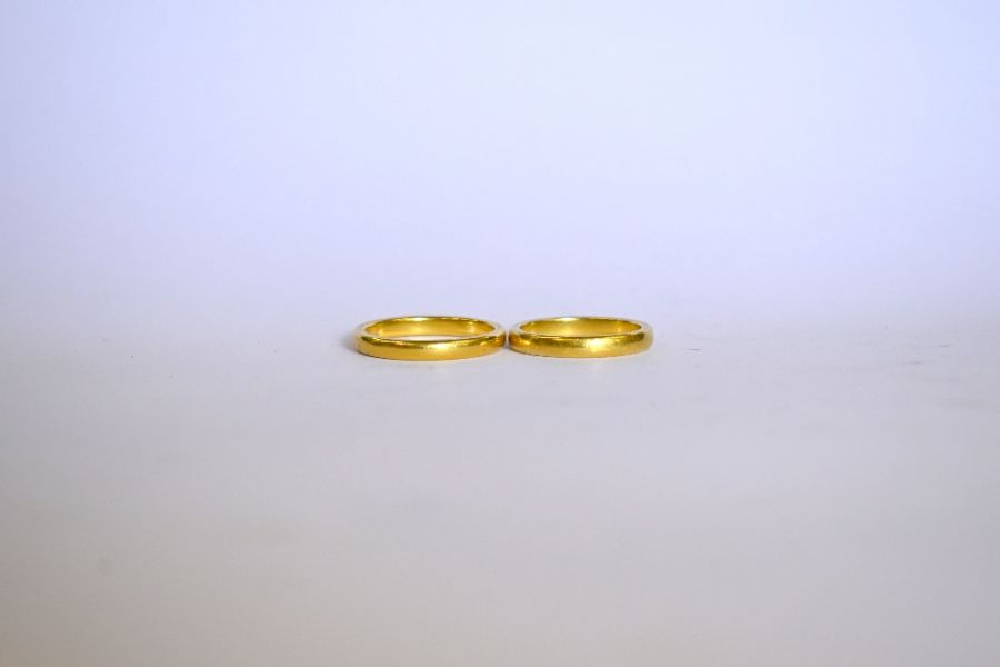 Two yellow metal wedding bands - Image 2 of 3