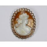 A oval cameo brooch