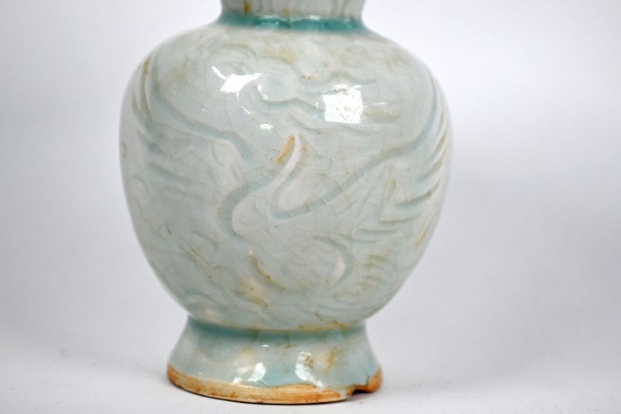 A Chinese qingbai icy-blue glazed vase, 15 cm high, Song style - Image 2 of 6