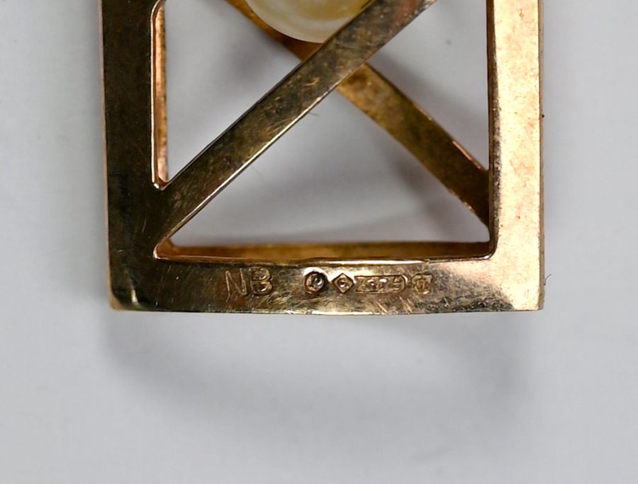 A 9ct yellow gold cagework pendant - Image 7 of 8