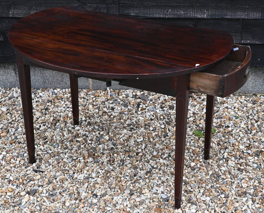 A 19th century mahogany Pembroke table - Image 2 of 2