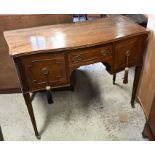 A late Victorian mahogany serpentine kneehole side table/desk