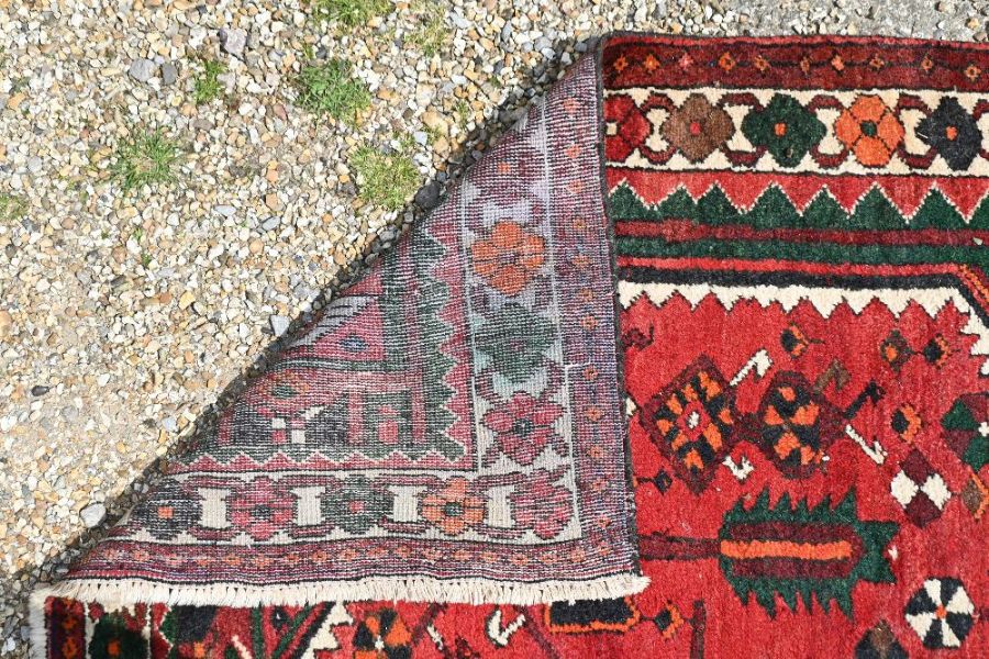 A contemporary Persian Hamadan rug - Image 3 of 3