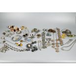 Mixed jewellery items