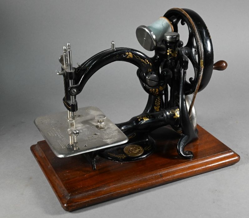 Willcox and Gibbs 1883 patent sewing machine with box - Image 5 of 5