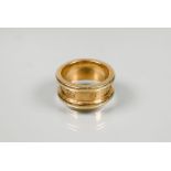 A 9ct yellow gold gent's ring