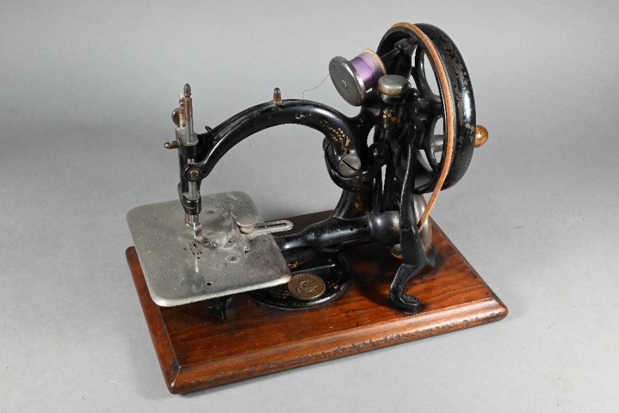 Willcox and Gibbs 1883 patent sewing machine with box - Image 2 of 4