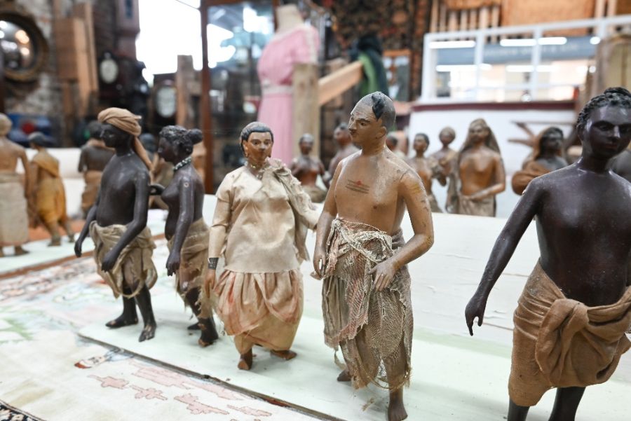 A collection of vintage Indian painted carved wood figures in a variety of traditional costume - Image 4 of 12