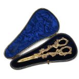 An Edwardian cased pair of silver gilt grape scissors