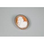 An oval cameo brooch