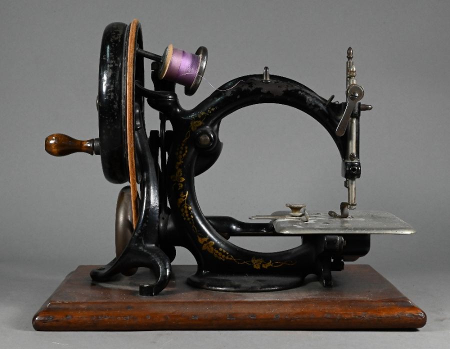 Willcox and Gibbs 1883 patent sewing machine with box - Image 4 of 4
