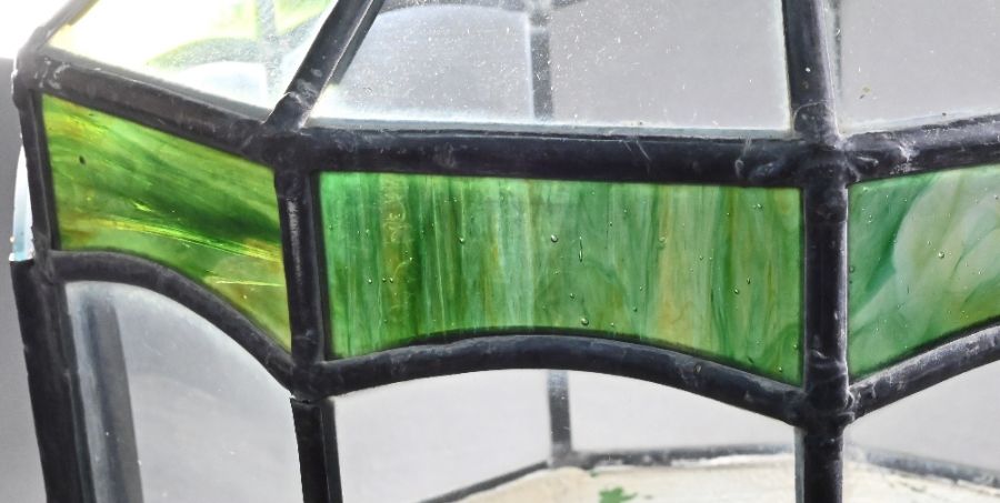 A vintage leaded glass terrarium with green marbled panels - Image 4 of 5