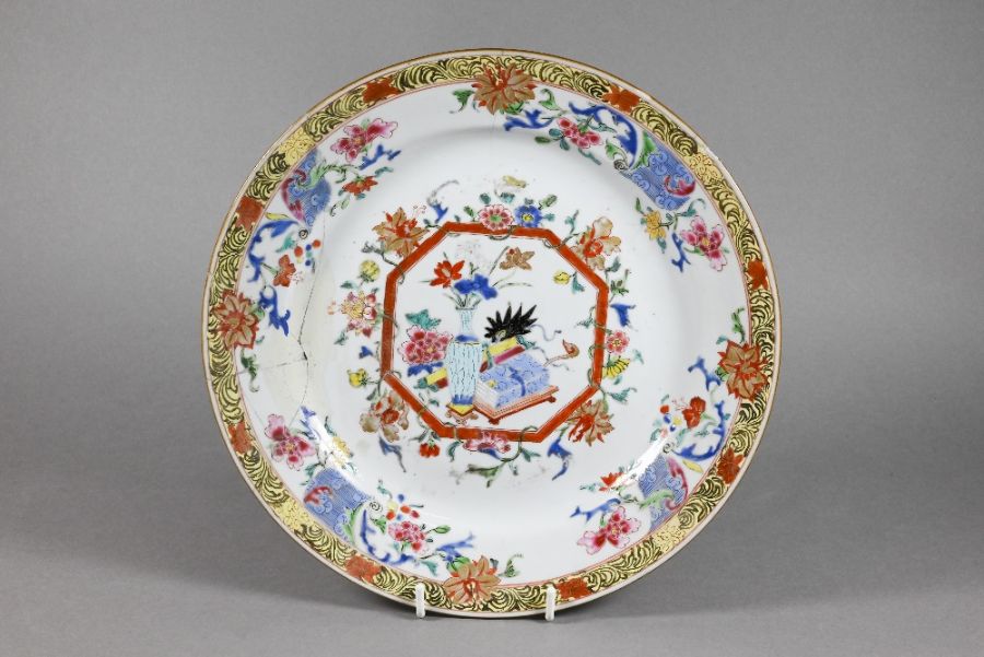 A pair of Chinese Qianlong period famille rose plates, Qing - Image 6 of 9