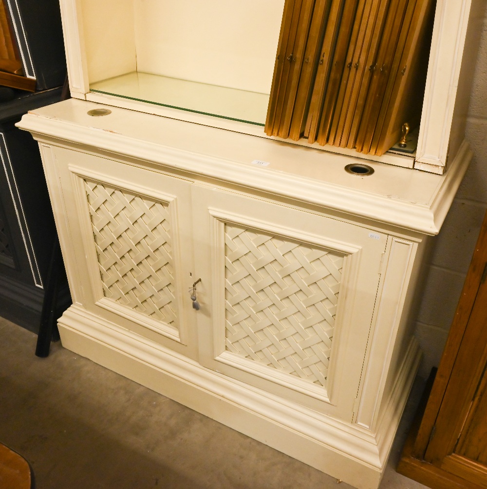 A large cream painted display cabinet/dresser with cream mouldings, the tapering open top section - Image 2 of 3