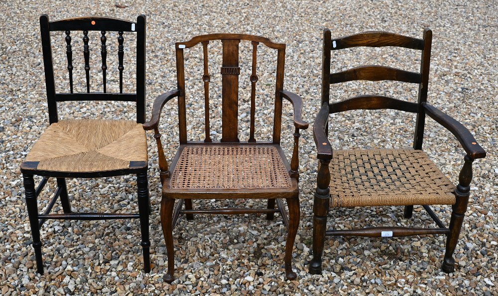 A trio of old cane and rope seat chairs (3) - Bild 2 aus 2