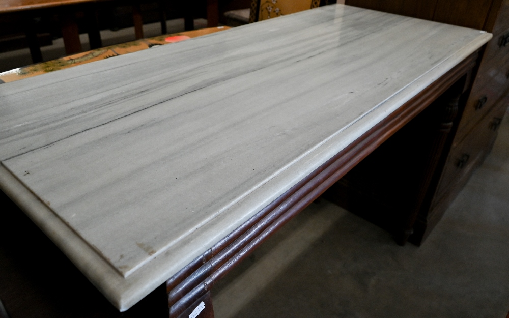 A marble top console table on mahogany base with turned and reeded supports, 122 cm wide x 51 cm - Image 4 of 4