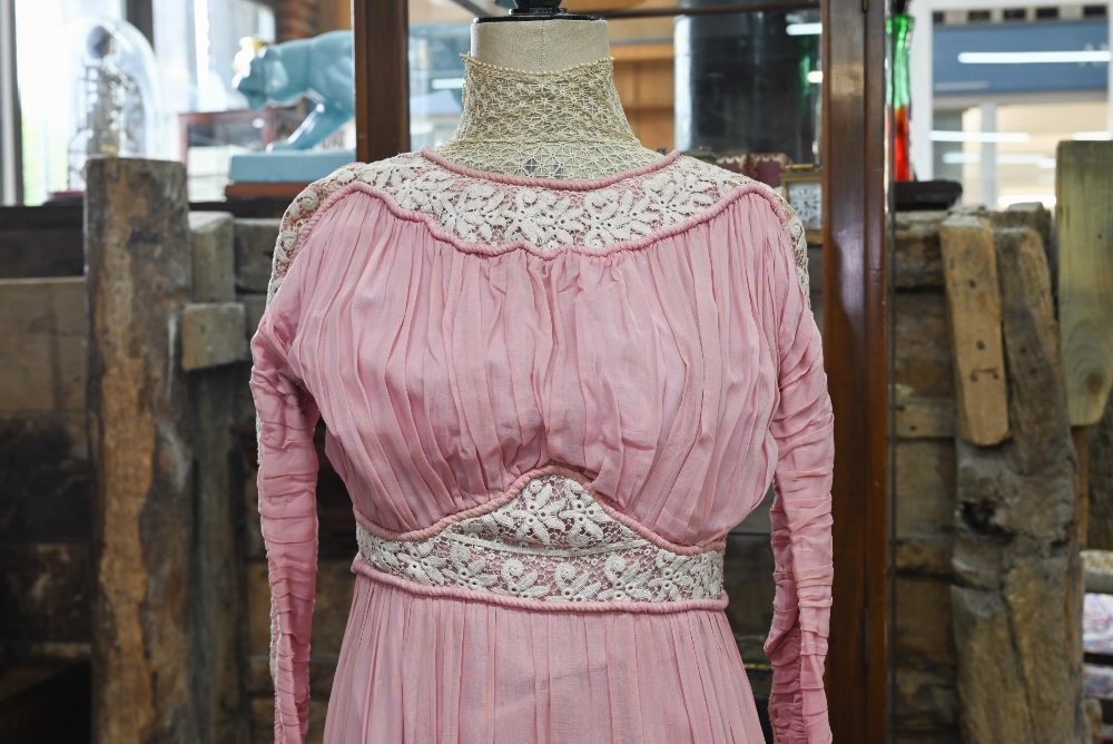 An Edwardian pink silk, lace and crochet dress, 150 cm from collar to hem to/w a quantity of vintage - Image 4 of 8