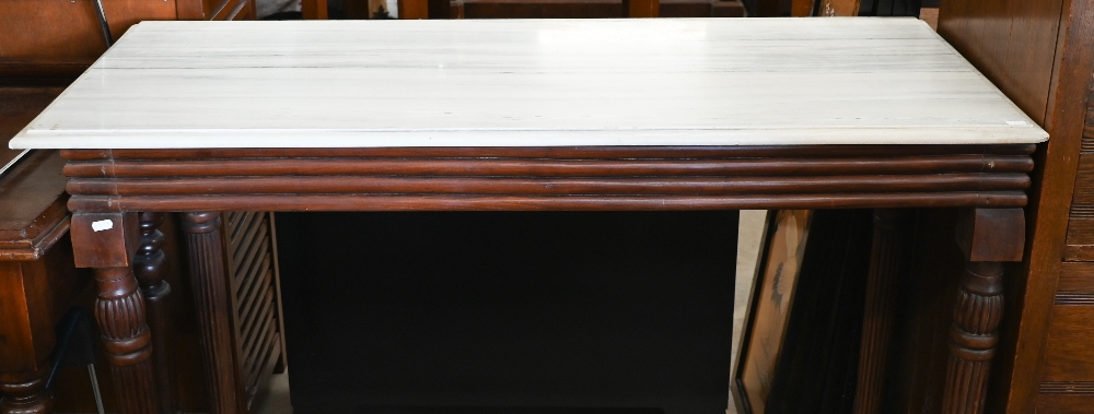 A marble top console table on mahogany base with turned and reeded supports, 122 cm wide x 51 cm - Image 2 of 4