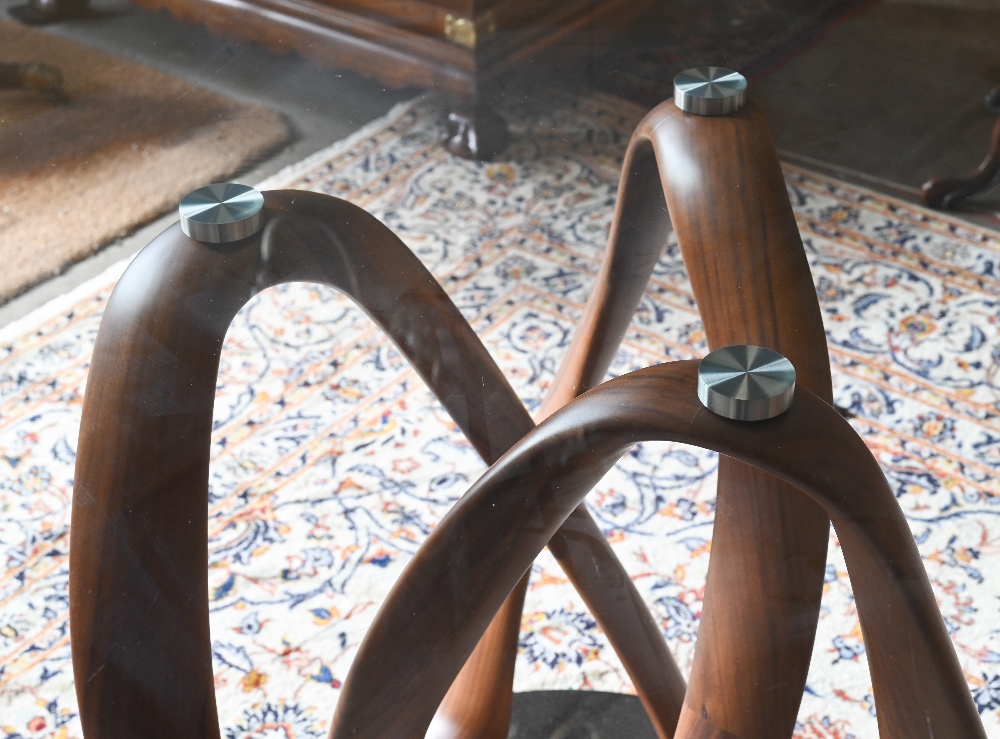 An Italian Porada Infinity dining table with circular glass top on an American walnut Mobius loop - Image 4 of 7