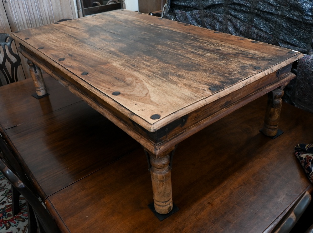 Indian Jali Thakat sheesham hardwood coffee table with iron mounts and turned legs, 135 x 82 x 42 cm