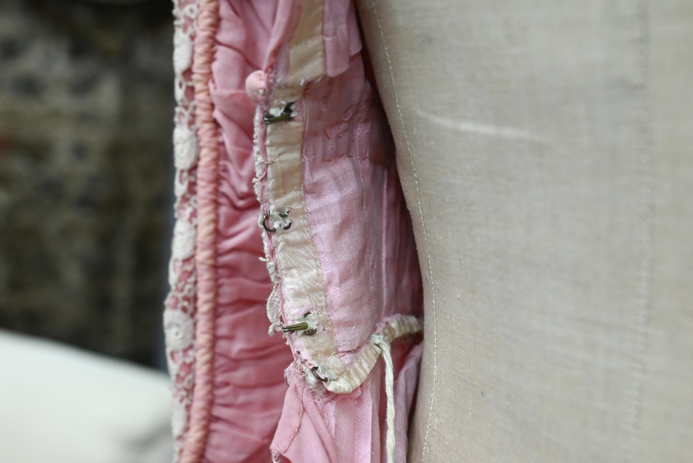 An Edwardian pink silk, lace and crochet dress, 150 cm from collar to hem to/w a quantity of vintage - Image 7 of 8