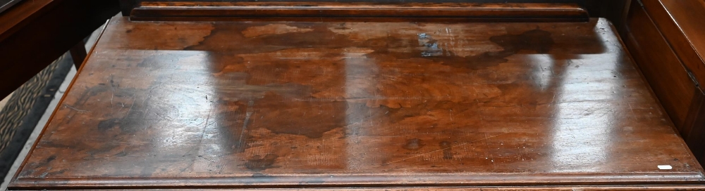 Victorian walnut writing table with two frieze drawers on turned legs, 120 cm wide x 63 cm deep x 76 - Image 4 of 4