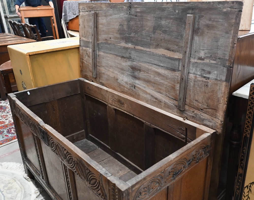 An antique carved and panelled oak coffer, 132 cm wide x 58 cm deep x 72 cm high - Image 5 of 5