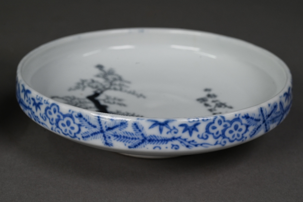 A pair of Japanese Arita blue and white bowls, Taisho/Showa period, the interiors painted in - Image 5 of 7