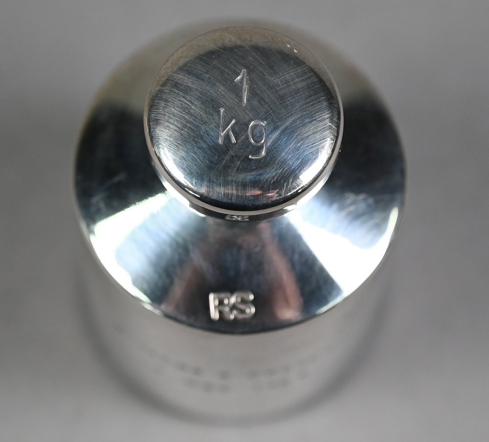 White metal 1 kilogram weight, unmarked (tests as silver), 32.2oz, 8cm high - Image 3 of 5