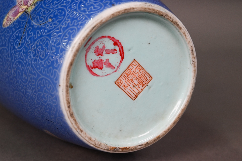 An early 20th century Chinese sgraffito blue ground vase, Republic period (1912-1949) the high - Image 7 of 11