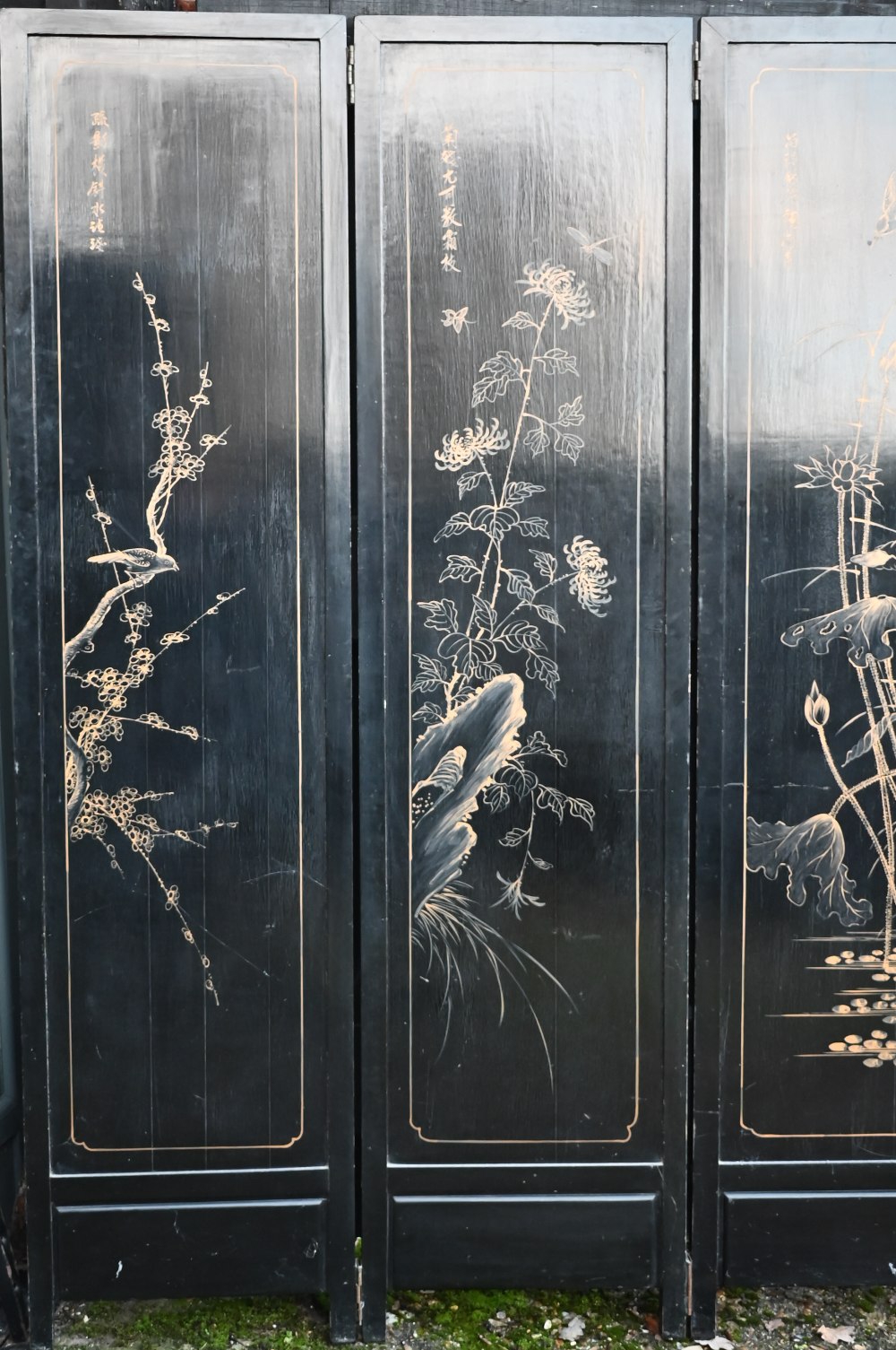 An early 20th century Chinese four-panel folding dress screen, the front with white lacquered panels - Image 6 of 7