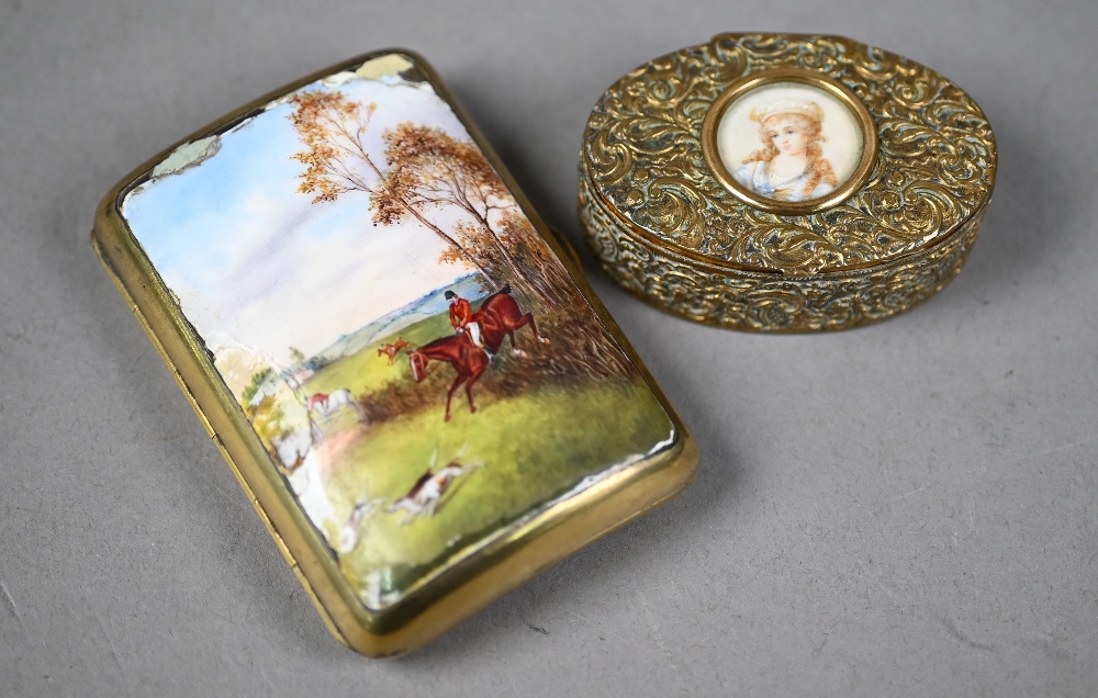 A Victorian silver gilt hip-pocket cigarette case, the hinged cover enamelled with hunting scene a/