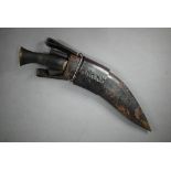 WWII period Kukri with 27.5 cm blade, in leather scabbard with small knives