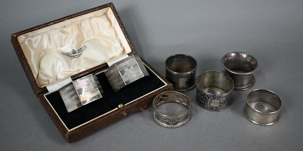 Cased pair of hexagonal napkin rings, The Alexander Clark Co. Ltd., Birmingham 1936, to/w four other