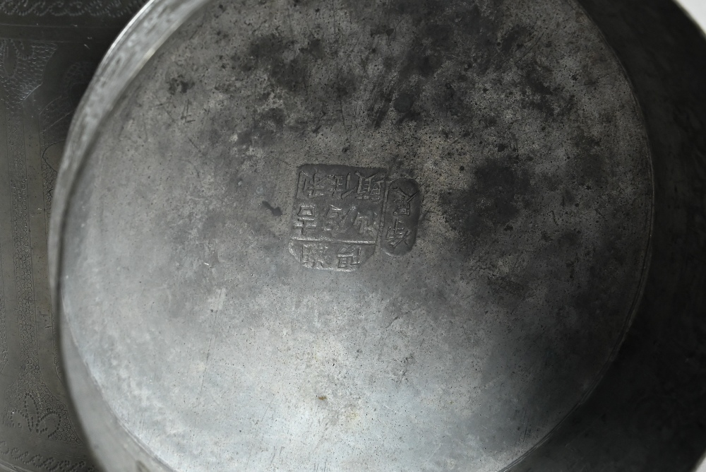 An early 20th century Chinese Swatow lead tea caddy and cover of cylindrical form, richly engraved - Image 6 of 9